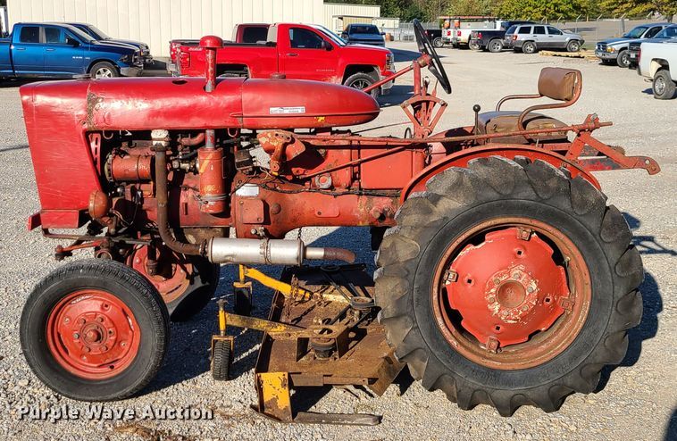 image for item GO9449 Farmall  tractor