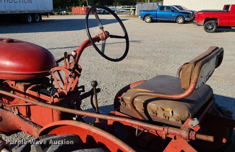 image for item GO9449 Farmall  tractor