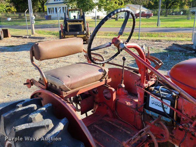 image for item GO9449 Farmall  tractor