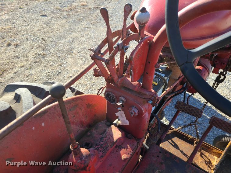 image for item GO9449 Farmall  tractor