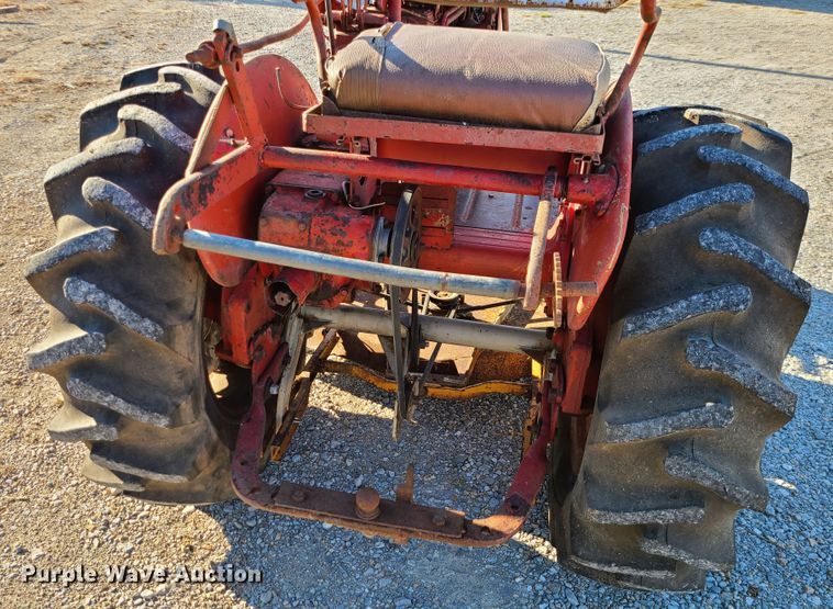 image for item GO9449 Farmall  tractor