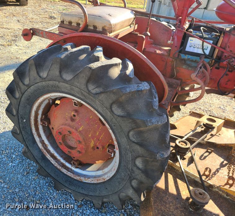 image for item GO9449 Farmall  tractor