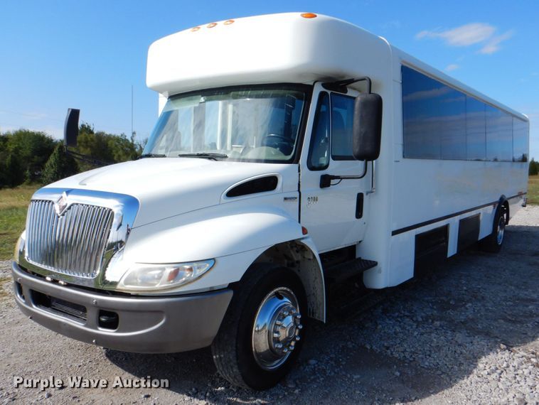 image for item HT9477 2009 International 3200  shuttle bus