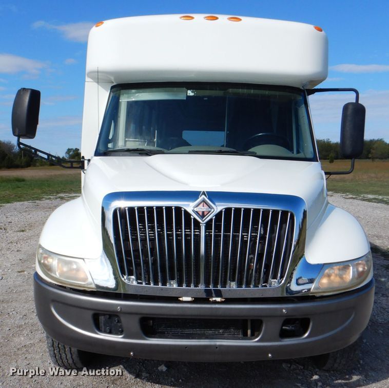 image for item HT9477 2009 International 3200  shuttle bus
