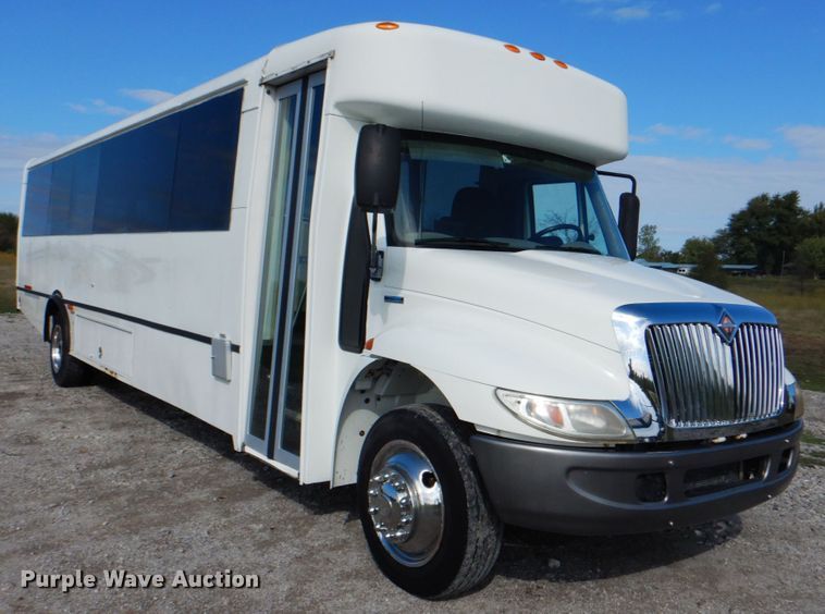 image for item HT9477 2009 International 3200  shuttle bus