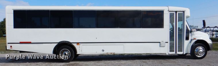 image for item HT9477 2009 International 3200  shuttle bus