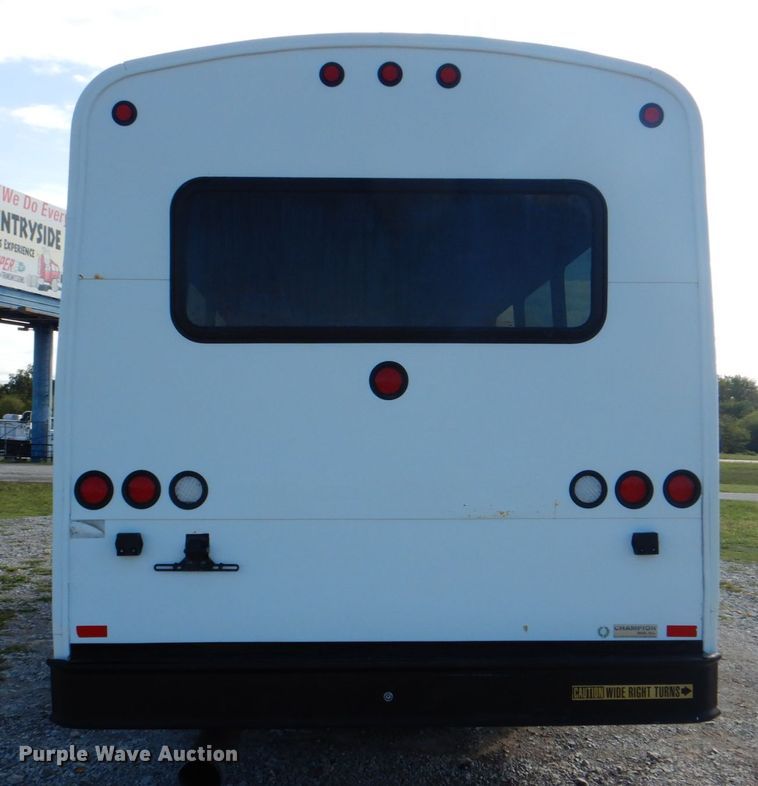 image for item HT9477 2009 International 3200  shuttle bus