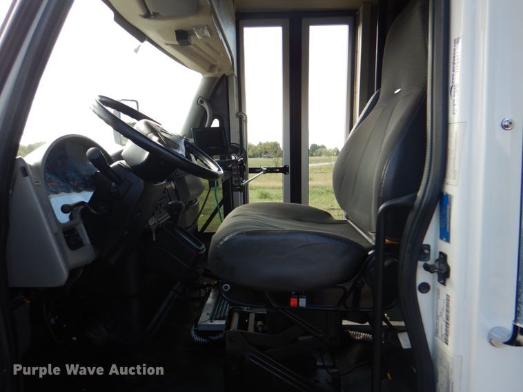 image for item HT9477 2009 International 3200  shuttle bus