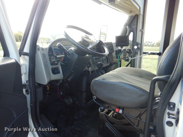 image for item HT9477 2009 International 3200  shuttle bus