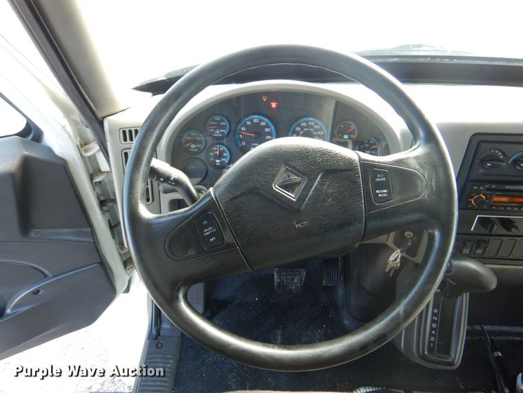 image for item HT9477 2009 International 3200  shuttle bus