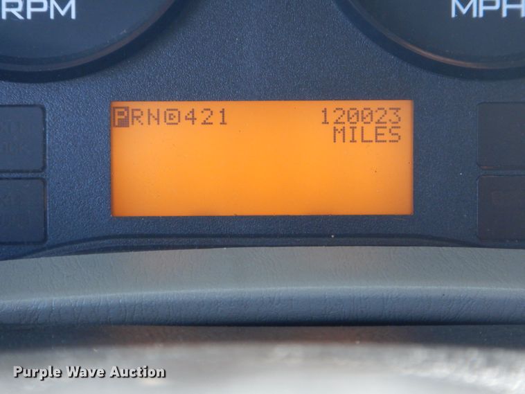 image for item HT9477 2009 International 3200  shuttle bus