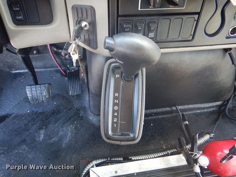 image for item HT9477 2009 International 3200  shuttle bus