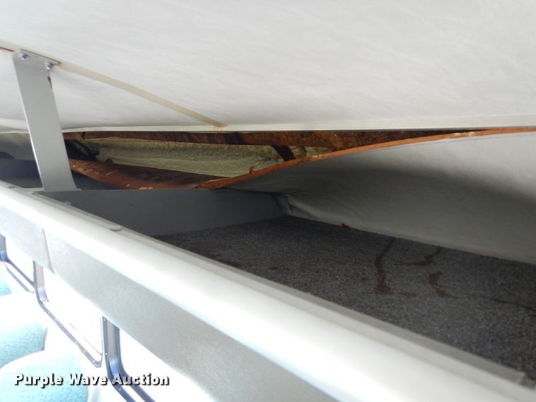 image for item HT9477 2009 International 3200  shuttle bus