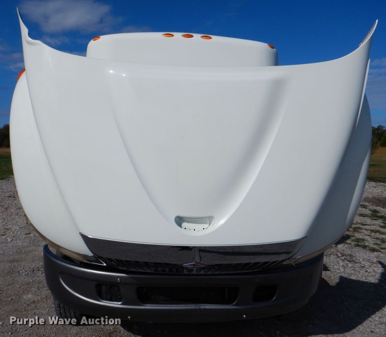 image for item HT9477 2009 International 3200  shuttle bus