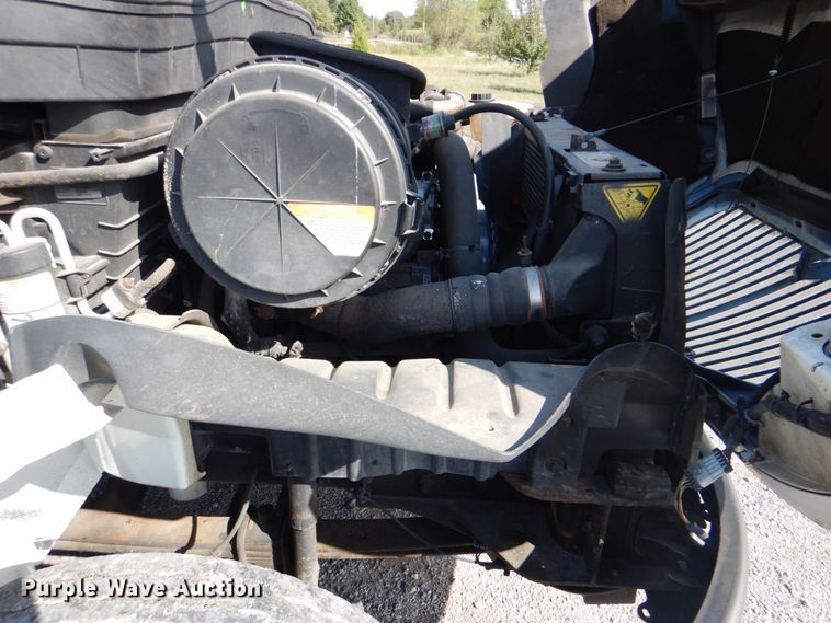 image for item HT9477 2009 International 3200  shuttle bus