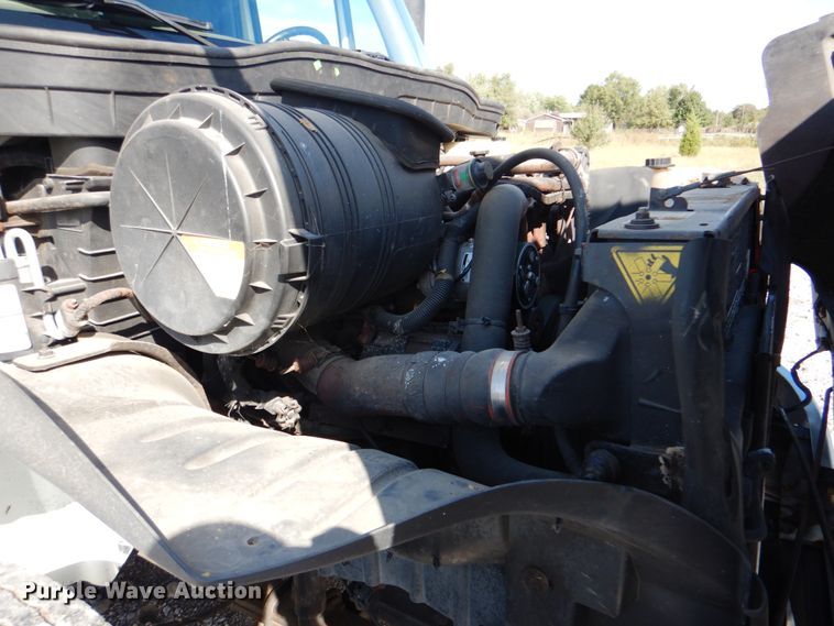 image for item HT9477 2009 International 3200  shuttle bus