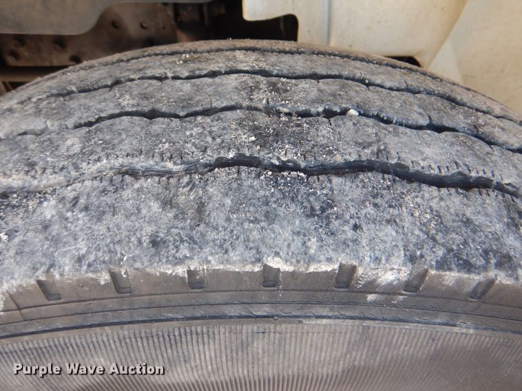 image for item HT9477 2009 International 3200  shuttle bus