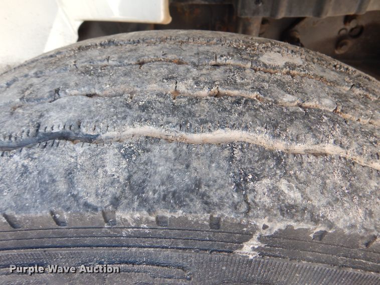 image for item HT9477 2009 International 3200  shuttle bus