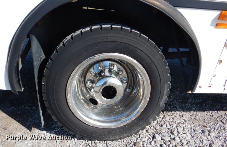 image for item HT9477 2009 International 3200  shuttle bus