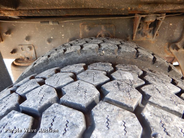 image for item HT9477 2009 International 3200  shuttle bus