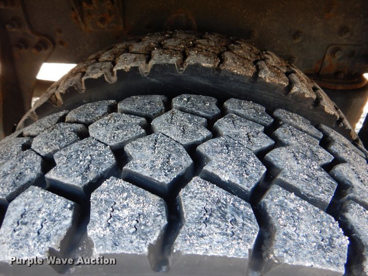 image for item HT9477 2009 International 3200  shuttle bus