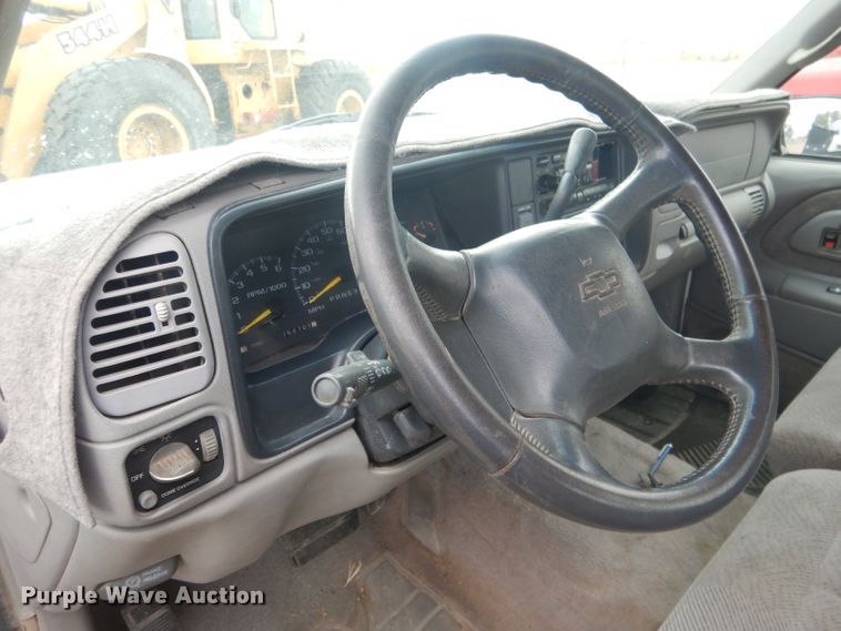 image for item HU9308 1998 Chevrolet K1500  Crew Cab pickup truck