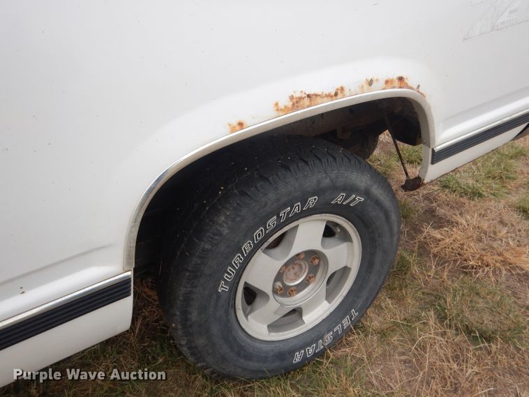 image for item HU9308 1998 Chevrolet K1500  Crew Cab pickup truck