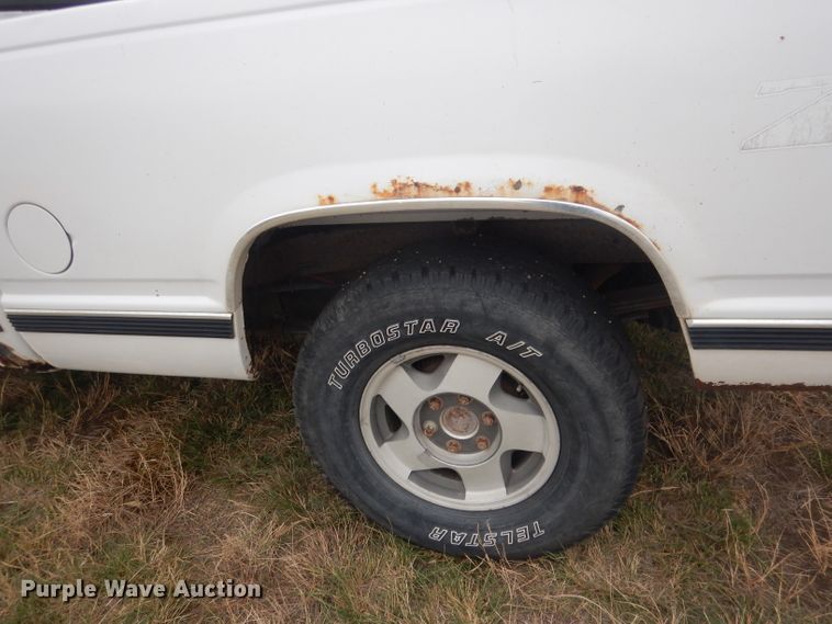 image for item HU9308 1998 Chevrolet K1500  Crew Cab pickup truck