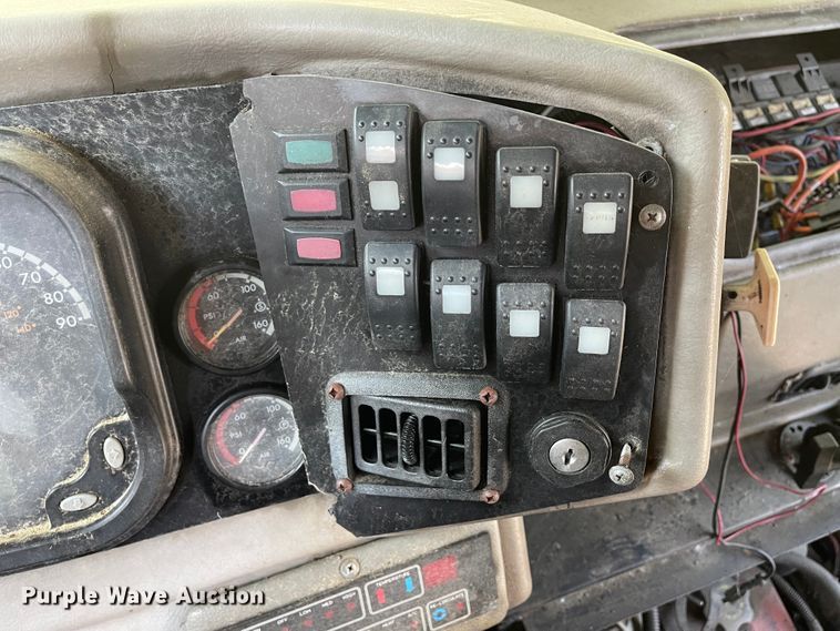 image for item IK9538 2010 Freightliner MB55  trolley