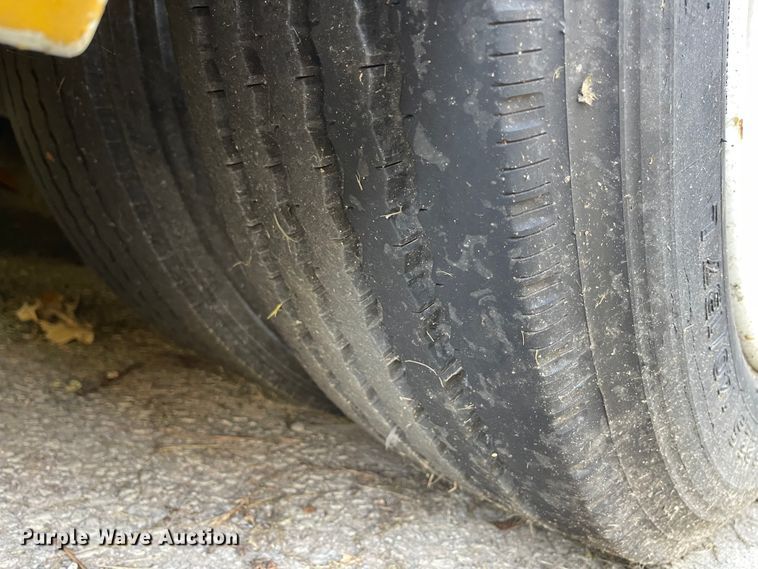 image for item IK9538 2010 Freightliner MB55  trolley