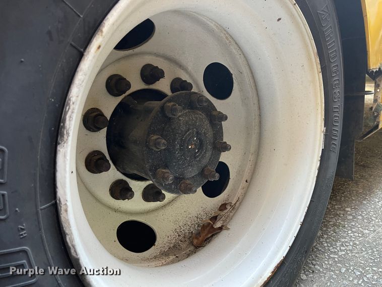 image for item IK9538 2010 Freightliner MB55  trolley