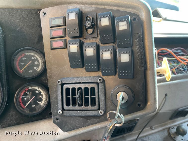 image for item IK9539 2010 Freightliner MB55  trolley