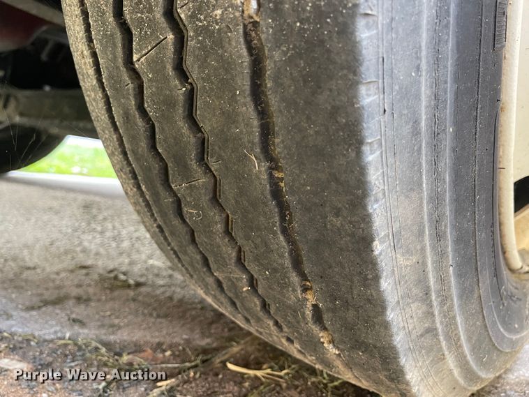 image for item IK9539 2010 Freightliner MB55  trolley