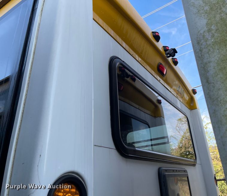 image for item IK9540 2010 Freightliner MB55  trolley