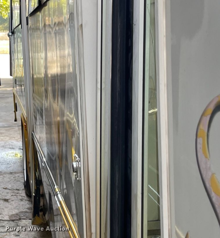 image for item IK9541 2010 Freightliner MB55  trolley