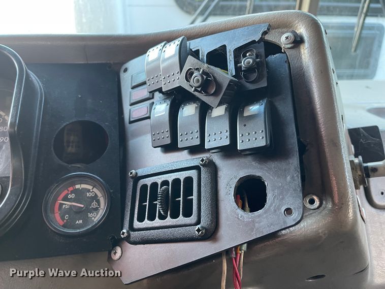 image for item IK9542 2010 Freightliner MB55  trolley