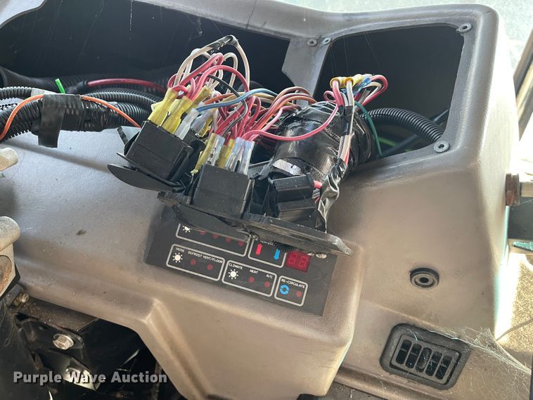 image for item IK9543 2010 Freightliner MB55  trolley