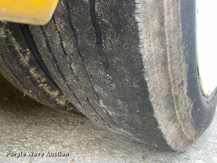 image for item IK9543 2010 Freightliner MB55  trolley