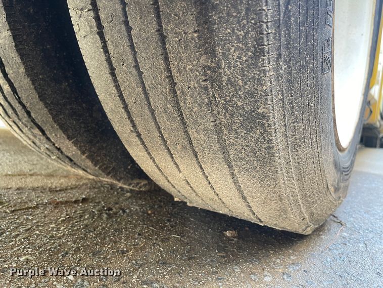 image for item IK9545 2010 Freightliner MB55  trolley