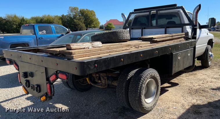 image for item IK9585 2002 Dodge Ram 3500  flatbed pickup truck