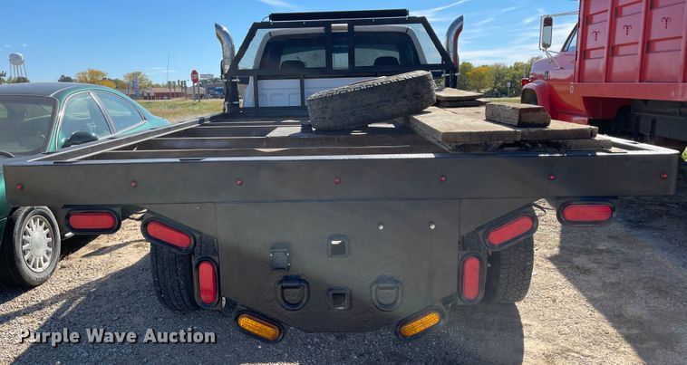 image for item IK9585 2002 Dodge Ram 3500  flatbed pickup truck