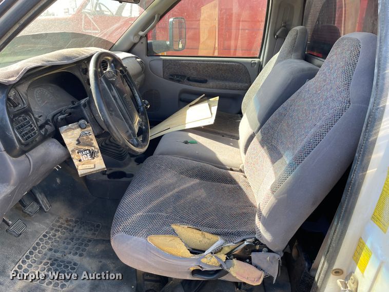 image for item IK9585 2002 Dodge Ram 3500  flatbed pickup truck