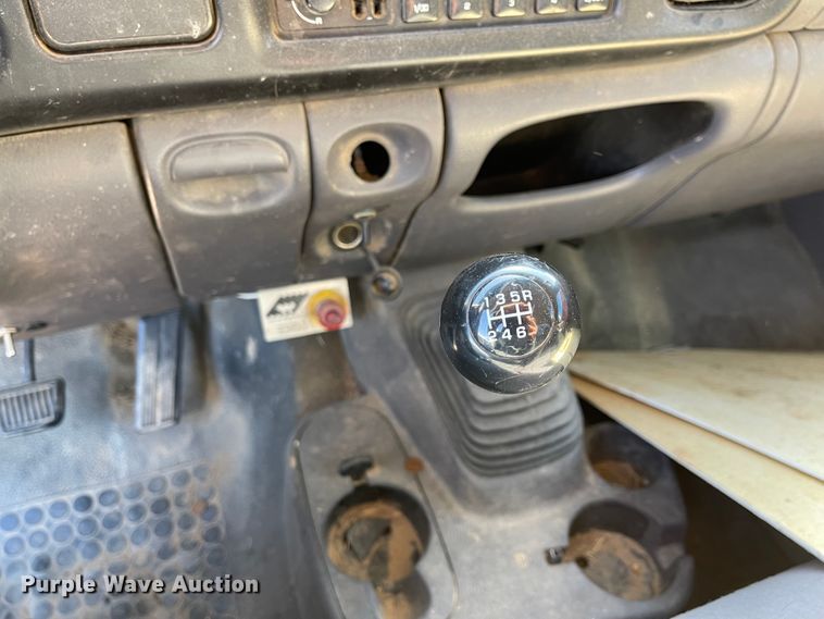 image for item IK9585 2002 Dodge Ram 3500  flatbed pickup truck