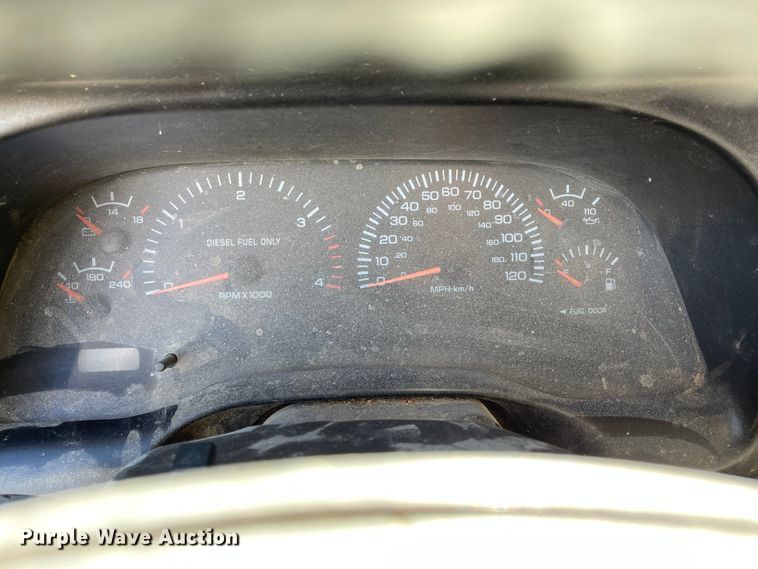 image for item IK9585 2002 Dodge Ram 3500  flatbed pickup truck