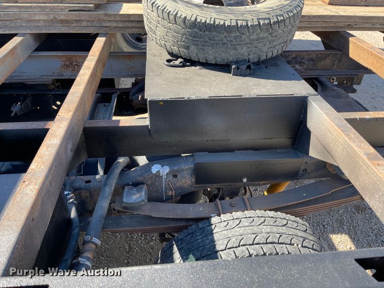 image for item IK9585 2002 Dodge Ram 3500  flatbed pickup truck