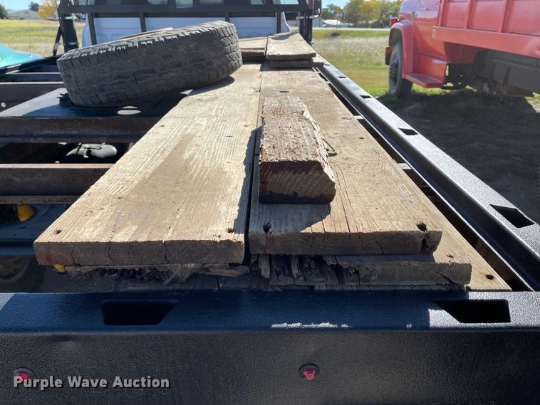 image for item IK9585 2002 Dodge Ram 3500  flatbed pickup truck