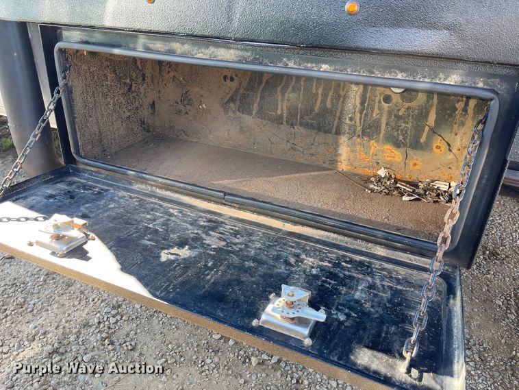 image for item IK9585 2002 Dodge Ram 3500  flatbed pickup truck