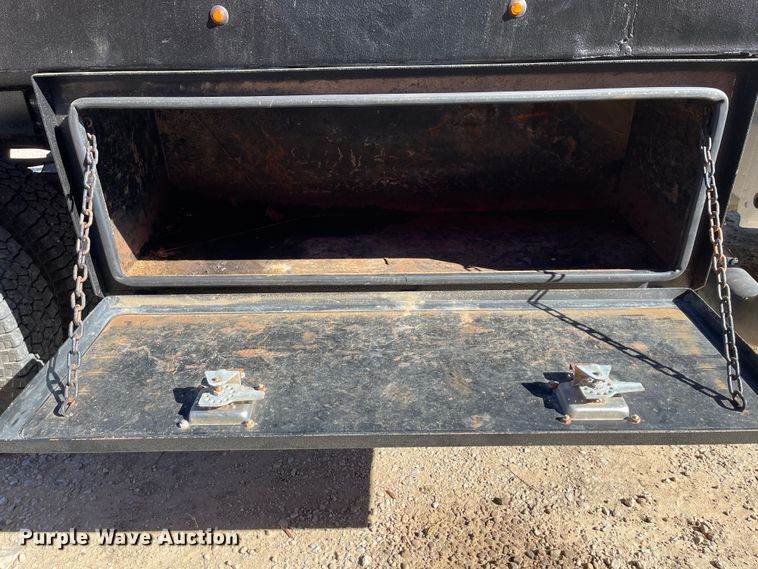 image for item IK9585 2002 Dodge Ram 3500  flatbed pickup truck