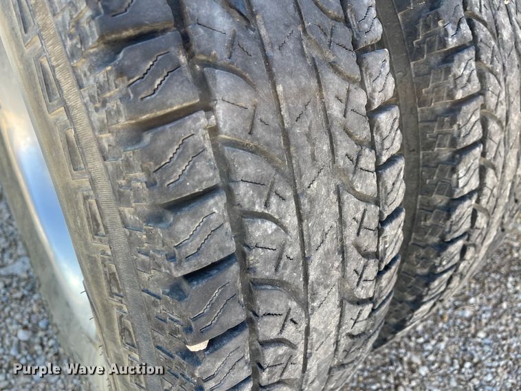 image for item IK9585 2002 Dodge Ram 3500  flatbed pickup truck