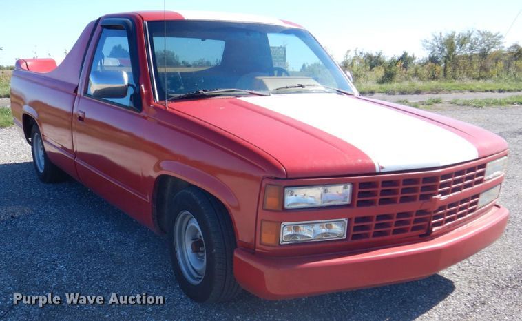 image for item IM9501 1989 Chevrolet 1500  pickup truck